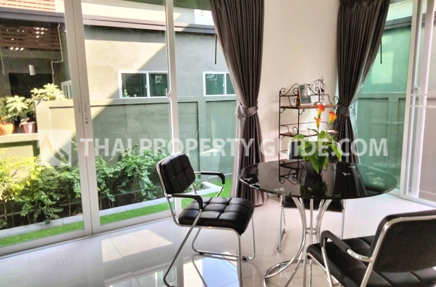 House with Shared Pool in Srinakarin 